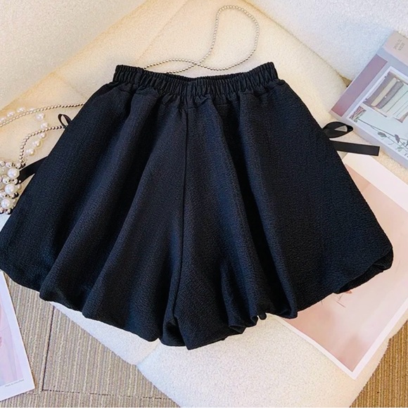 Shorts with Robbin Accents in Black NWOT - Picture 6 of 6